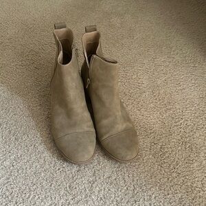 Brown heeled boots 
Women’s 9